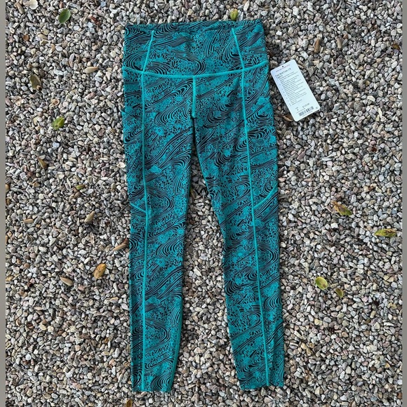 NWT Lululemon "Fast and Free ⅞ Tight II" leggings - size 6 - Picture 1 of 5
